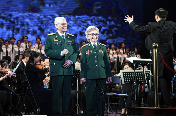 Vợ chồng nhạc sĩ Doãn Nho vẫn khỏe mạnh ở tuổi ngoài 80.
